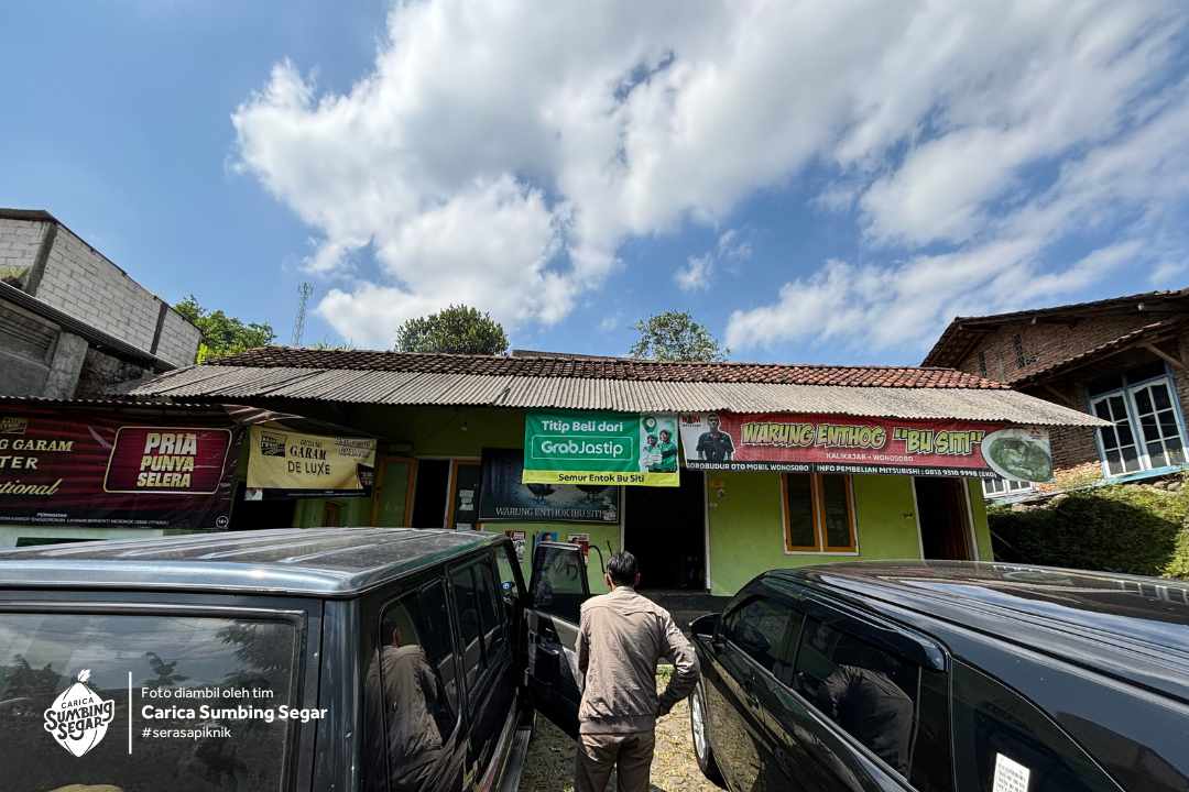 bagian depan warung enthok bu siti